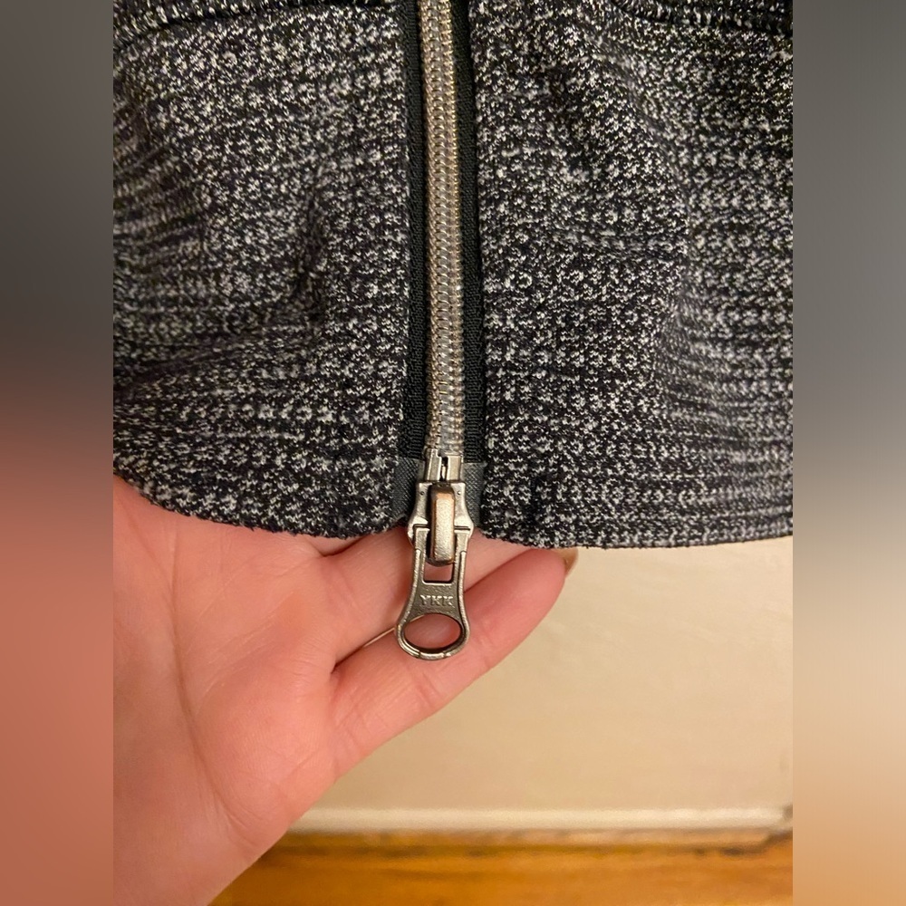 Lululemon sweater - Picture 5 of 14